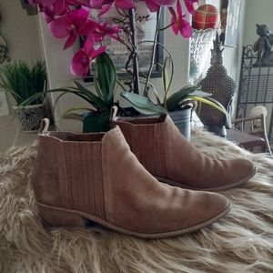 🔥🔥 STEVE MADDEN DISTRESSED BOOTIES ❣️❣️